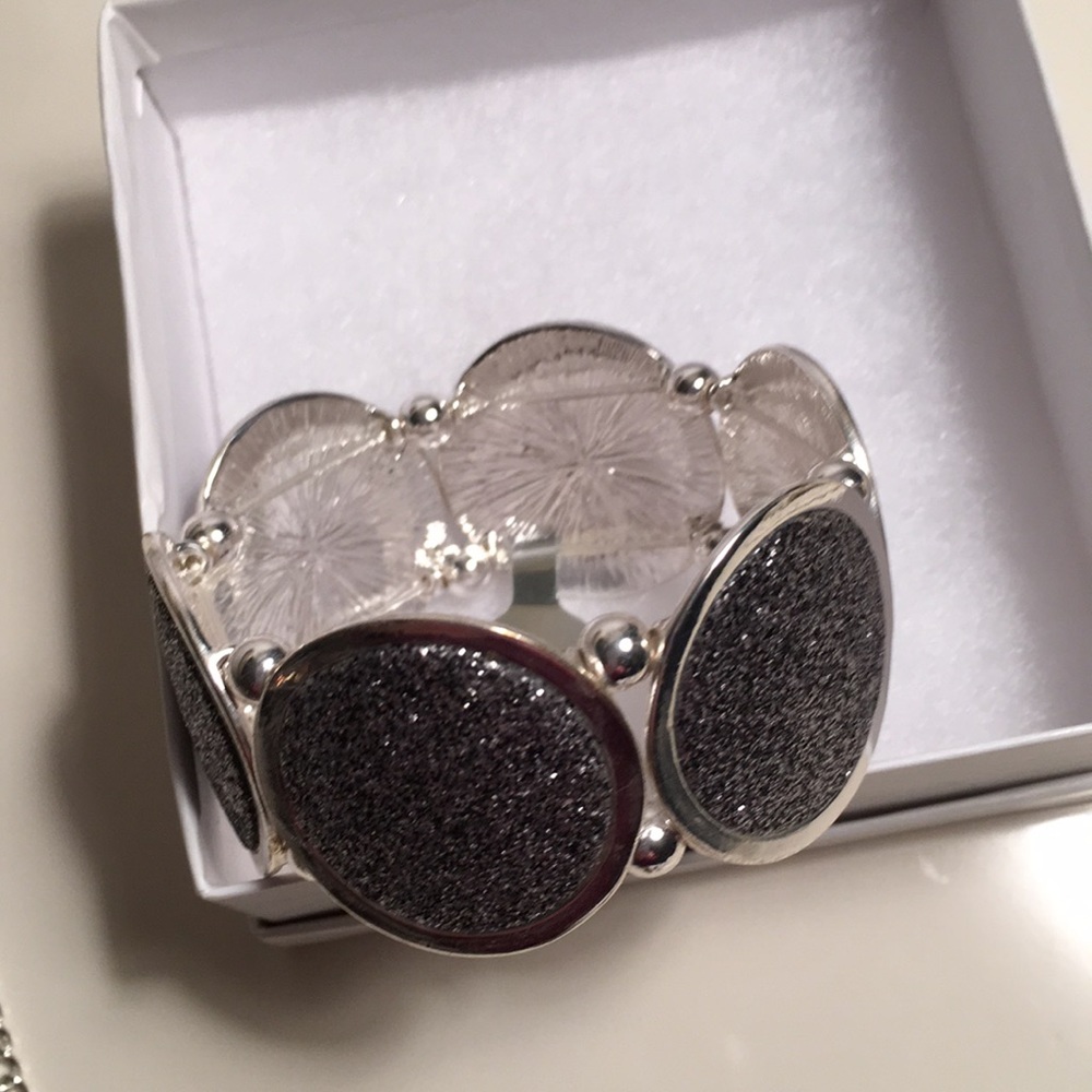 Jewelry - Picture 4 of 4